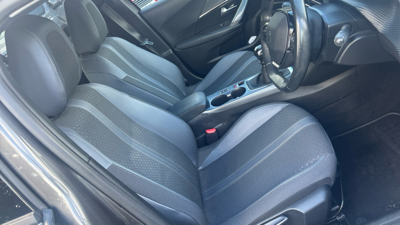 Peugeot 2008 1.2 PureTech 130 Allure Premium 5dr Petrol Estate